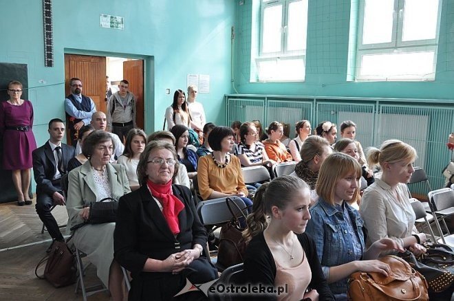 Zakończenie roku szkolenego dla klas maturalnych w ZSZ nr 2 w Ostrołęce [26.04.2013] - zdjęcie #29 - eOstroleka.pl