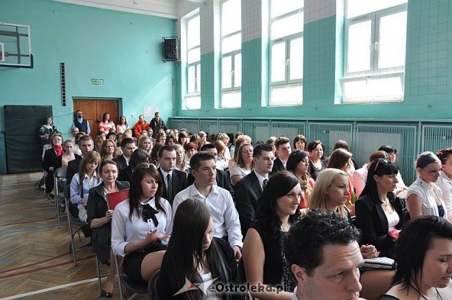 Zakończenie roku szkolenego dla klas maturalnych w ZSZ nr 2 w Ostrołęce [26.04.2013] - zdjęcie #16 - eOstroleka.pl