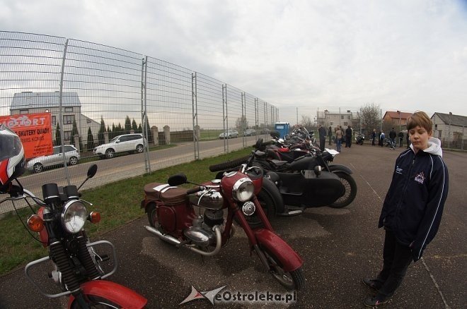 II Rzekuńskie Spotkanie Pasjonatów Starej Motoryzacji [27.04.2013] - zdjęcie #31 - eOstroleka.pl