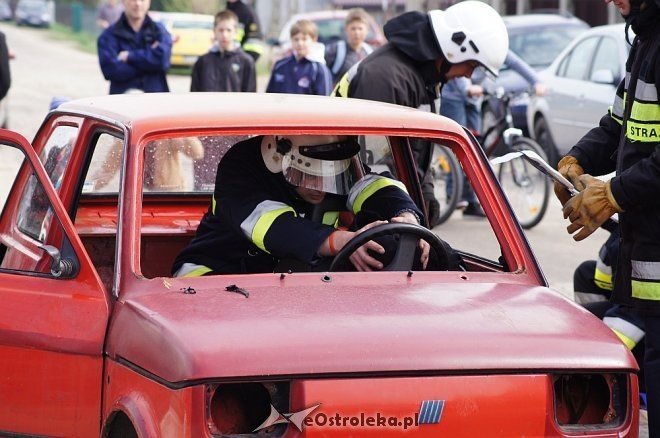 II Rzekuńskie Spotkanie Pasjonatów Starej Motoryzacji [27.04.2013] - zdjęcie #48 - eOstroleka.pl