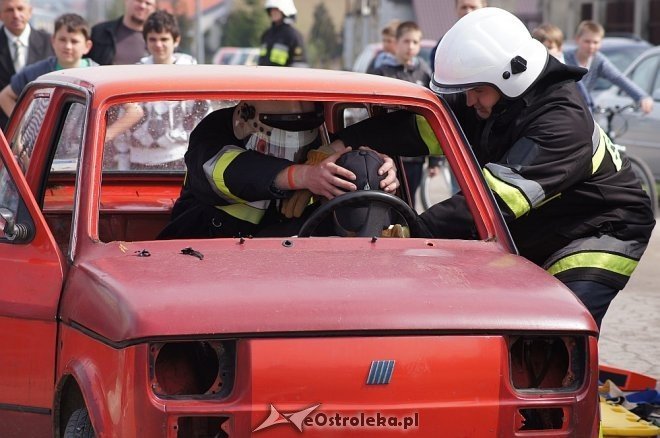 II Rzekuńskie Spotkanie Pasjonatów Starej Motoryzacji [27.04.2013] - zdjęcie #20 - eOstroleka.pl