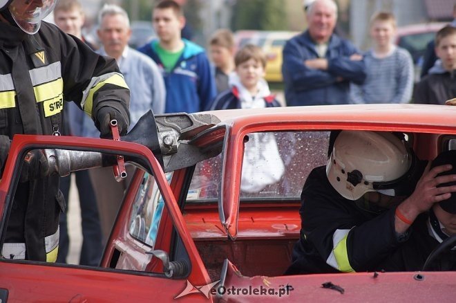 II Rzekuńskie Spotkanie Pasjonatów Starej Motoryzacji [27.04.2013] - zdjęcie #60 - eOstroleka.pl