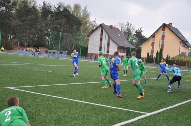 Liga okręgowa: Korona HiD Ostrołęka - GKS Strzegowo (27.04.2013) - zdjęcie #11 - eOstroleka.pl