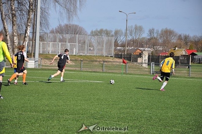 XI Mistrzostwa Miasta Ostrołęki Szkół Średnich o Puchar Przechodni Prezydenta Miasta Ostrołęki w piłce nożnej mężczyzn [30.04.2013] - zdjęcie #4 - eOstroleka.pl