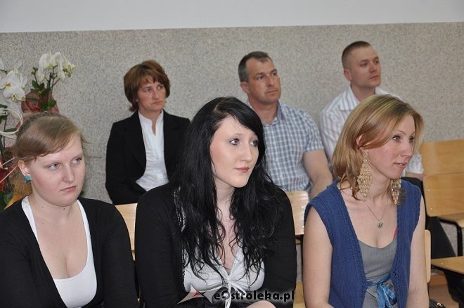 Zakończenie roku szkolnego maturzystów w SIGiE w Ostrołęce [30.04.2013] - zdjęcie #14 - eOstroleka.pl