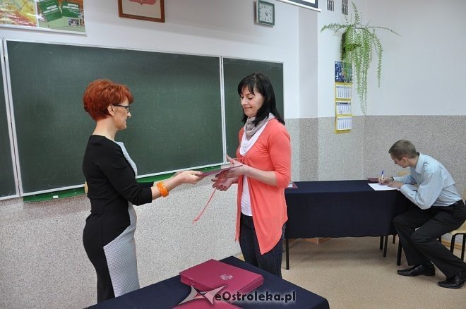 Zakończenie roku szkolnego maturzystów w SIGiE w Ostrołęce [30.04.2013] - zdjęcie #21 - eOstroleka.pl