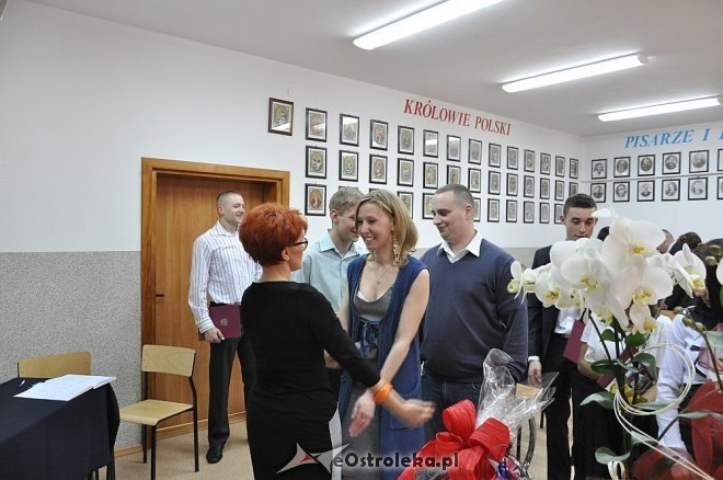 Zakończenie roku szkolnego maturzystów w SIGiE w Ostrołęce [30.04.2013] - zdjęcie #49 - eOstroleka.pl