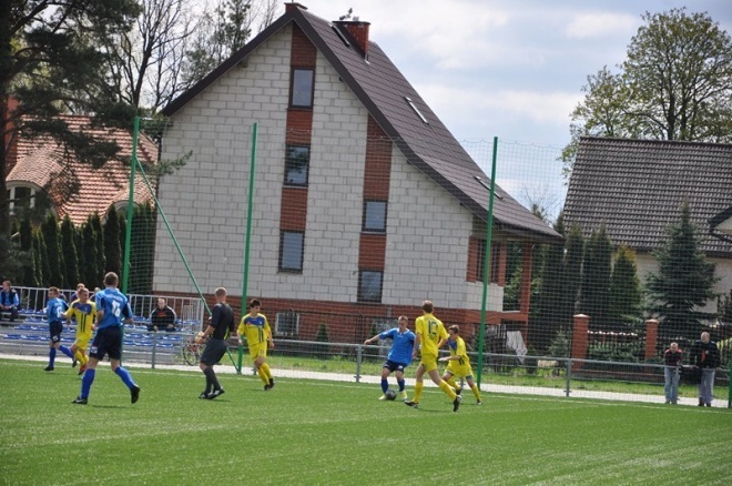Korona HiD Ostrołęka - Orzeł Sypniewo (04.05.2013) - zdjęcie #5 - eOstroleka.pl