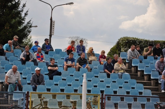 Narew Ostrołęka - MKS Przasnysz (04.05.2013) - zdjęcie #29 - eOstroleka.pl