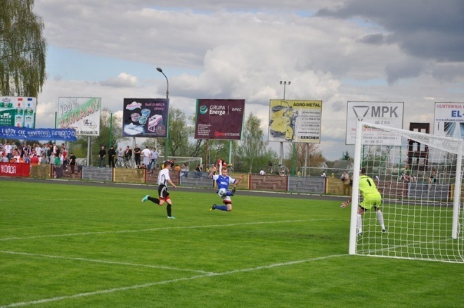 Narew Ostrołęka - MKS Przasnysz (04.05.2013) - zdjęcie #18 - eOstroleka.pl