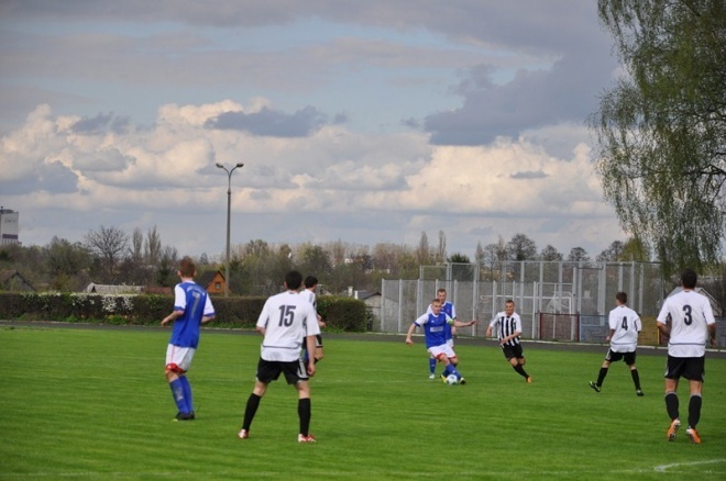 Narew Ostrołęka - MKS Przasnysz (04.05.2013) - zdjęcie #17 - eOstroleka.pl