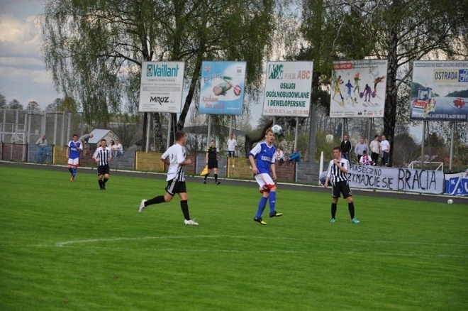Narew Ostrołęka - MKS Przasnysz (04.05.2013) - zdjęcie #2 - eOstroleka.pl