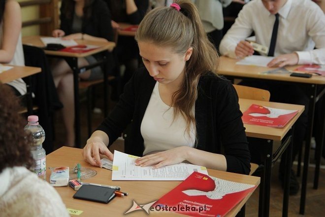 Matura 2013 - egzamin z matematyki w I LO w Ostrołęce [08.05.2013] - zdjęcie #10 - eOstroleka.pl
