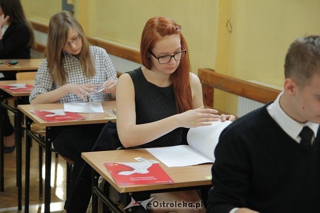 Matura 2013 - egzamin z matematyki w I LO w Ostrołęce [08.05.2013] - zdjęcie #16 - eOstroleka.pl