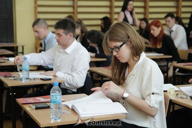 Matura 2013 - egzamin z matematyki w I LO w Ostrołęce [08.05.2013] - zdjęcie #23 - eOstroleka.pl