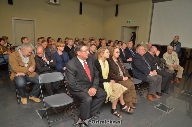 Spotkanie autorskie z Norbertem Kasparkiem [12.05.2013] - zdjęcie #8 - eOstroleka.pl