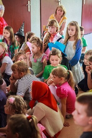 Festiwal Piosenki Dziecięce w SP nr 1 [10.05.2013] - zdjęcie #1 - eOstroleka.pl