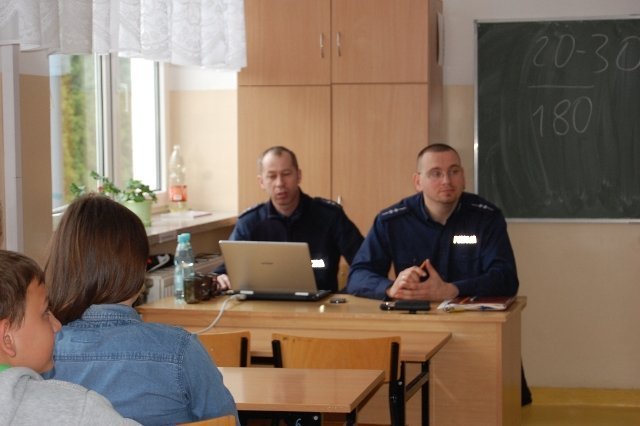 Spotkanie z policjantami w Lelisie [13.05.2013] - zdjęcie #2 - eOstroleka.pl