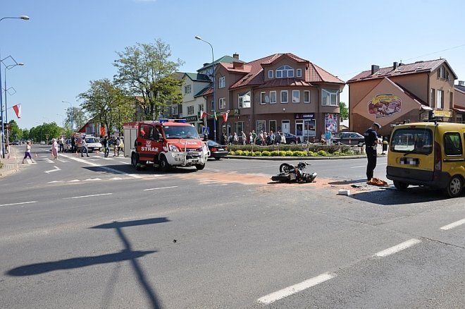 Wypadek na skrzyżowaniu Hallera i 11 Listopada [15.05.2013] - zdjęcie #11 - eOstroleka.pl