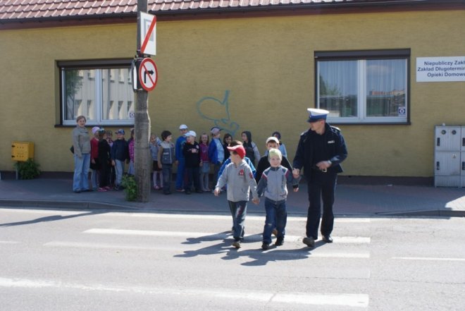 Przedszkolaki znają przepisy i potrafią je stosować [14.05.2013] - zdjęcie #7 - eOstroleka.pl