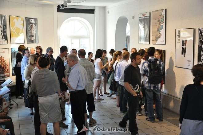 Wernisaż wystawy pt. „Plakaty” [16.05.2013] - zdjęcie #33 - eOstroleka.pl