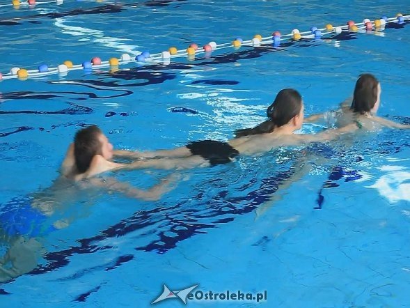 Park Wodny Aquarium: Pokaz ratownictwa wodnego dla Szkoły Promocji Zdrowia [20.05.2013] - zdjęcie #12 - eOstroleka.pl