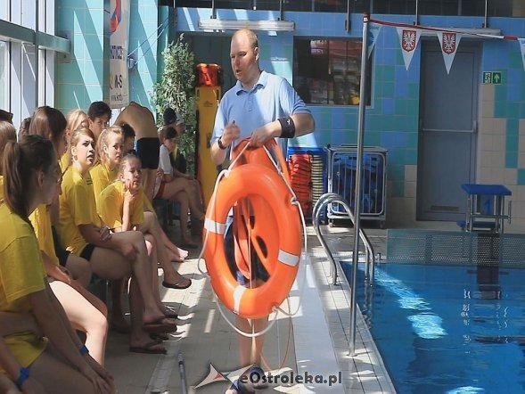 Park Wodny Aquarium: Pokaz ratownictwa wodnego dla Szkoły Promocji Zdrowia [20.05.2013] - zdjęcie #17 - eOstroleka.pl
