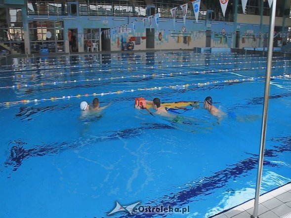 Park Wodny Aquarium: Pokaz ratownictwa wodnego dla Szkoły Promocji Zdrowia [20.05.2013] - zdjęcie #4 - eOstroleka.pl