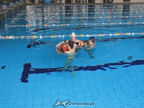 Park Wodny Aquarium: Pokaz ratownictwa wodnego dla Szkoły Promocji Zdrowia [20.05.2013] - zdjęcie #2 - eOstroleka.pl