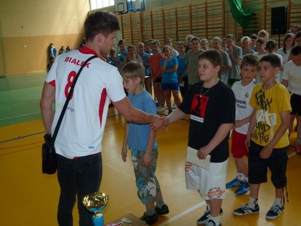 Siatkarze Energi Pekpolu odwiedzili szkolny turniej w Kadzidle (16.05.2013) - zdjęcie #17 - eOstroleka.pl