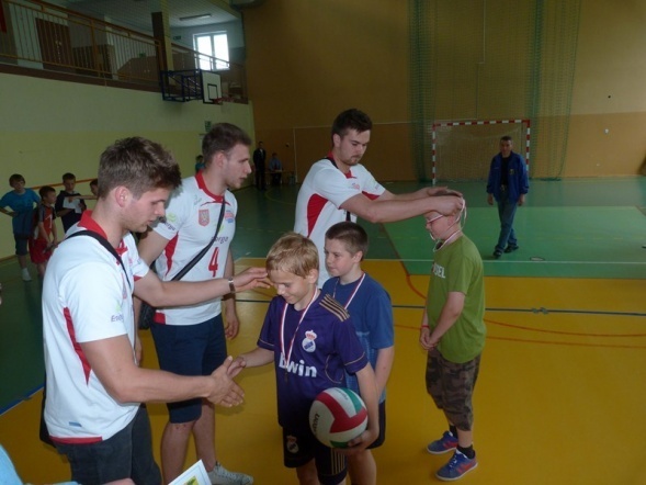 Siatkarze Energi Pekpolu odwiedzili szkolny turniej w Kadzidle (16.05.2013) - zdjęcie #17 - eOstroleka.pl