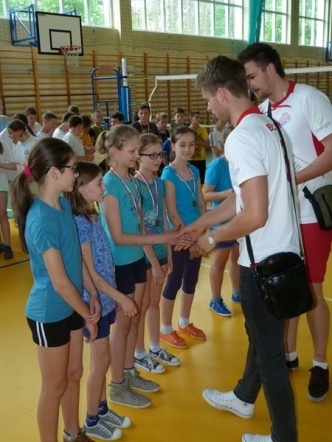 Siatkarze Energi Pekpolu odwiedzili szkolny turniej w Kadzidle (16.05.2013) - zdjęcie #10 - eOstroleka.pl