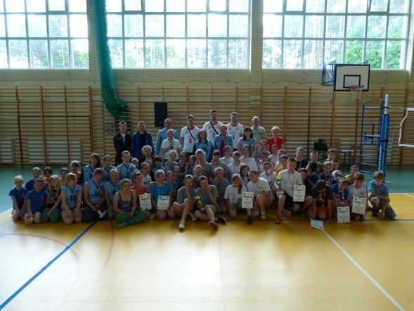 Siatkarze Energi Pekpolu odwiedzili szkolny turniej w Kadzidle (16.05.2013) - zdjęcie #6 - eOstroleka.pl