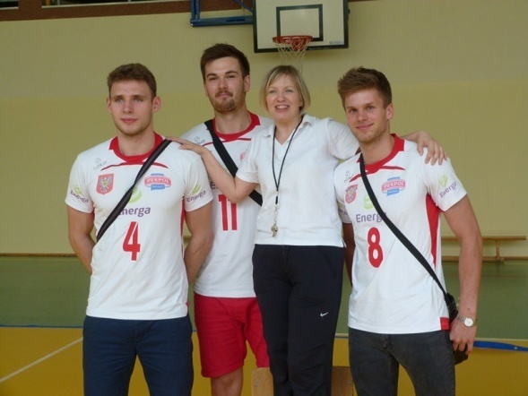 Siatkarze Energi Pekpolu odwiedzili szkolny turniej w Kadzidle (16.05.2013) - zdjęcie #5 - eOstroleka.pl