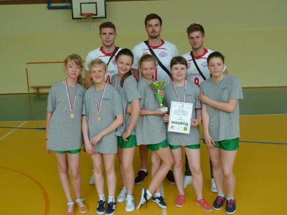 Siatkarze Energi Pekpolu odwiedzili szkolny turniej w Kadzidle (16.05.2013) - zdjęcie #2 - eOstroleka.pl