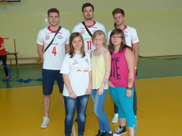 Siatkarze Energi Pekpolu odwiedzili szkolny turniej w Kadzidle (16.05.2013) - zdjęcie #1 - eOstroleka.pl