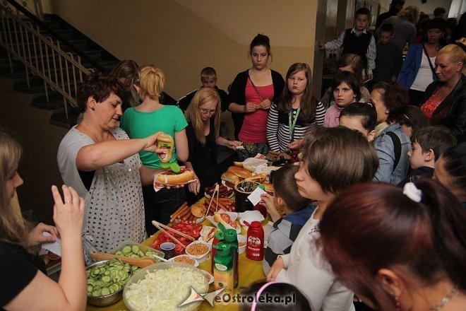 SP nr 5: Festyn rodzinny z okazji Dnia Patrona Szkoły [25.05.2013] - zdjęcie #71 - eOstroleka.pl