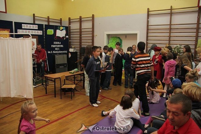 SP nr 5: Festyn rodzinny z okazji Dnia Patrona Szkoły [25.05.2013] - zdjęcie #46 - eOstroleka.pl