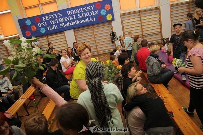 SP nr 5: Festyn rodzinny z okazji Dnia Patrona Szkoły [25.05.2013] - zdjęcie #19 - eOstroleka.pl