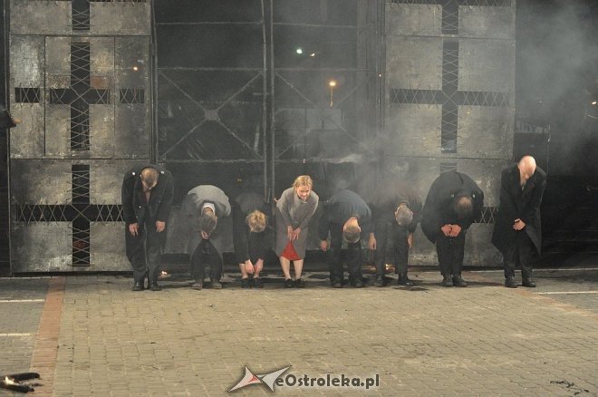 Inqbator Ruchu 2013: Teatr Biuro Podróży - „Carmen Funebre” [25.05.2013] - zdjęcie #2 - eOstroleka.pl