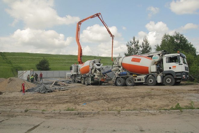Ruszyła budowa punktu selektywnej zbiórki odpadów komunalnych [25.05.2013] - zdjęcie #8 - eOstroleka.pl