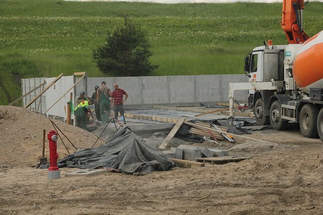 Ruszyła budowa punktu selektywnej zbiórki odpadów komunalnych [25.05.2013] - zdjęcie #32 - eOstroleka.pl