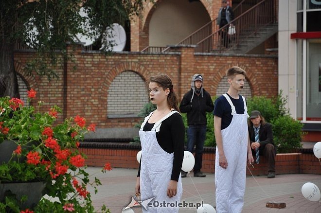 Performance na finał „Poligonu Teatralnego” [28.05.2013] - zdjęcie #30 - eOstroleka.pl