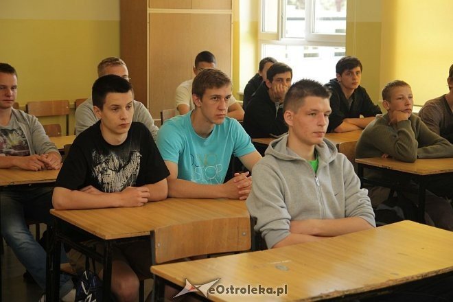 Spotkanie z weteranami w ZSZ nr 2 [29,05,2013] - zdjęcie #5 - eOstroleka.pl