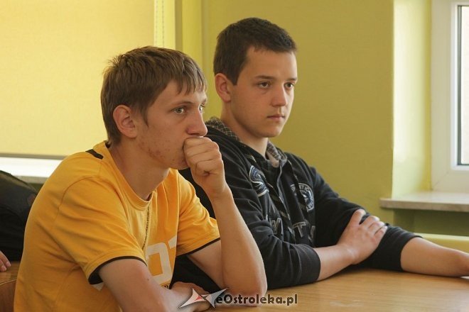 Spotkanie z weteranami w ZSZ nr 2 [29,05,2013] - zdjęcie #11 - eOstroleka.pl