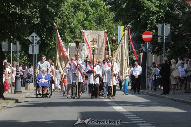 Boże Ciało - procesja w sanktuarium pw. św. Antoniego Padewskiego [30.05.2013] - zdjęcie #1 - eOstroleka.pl