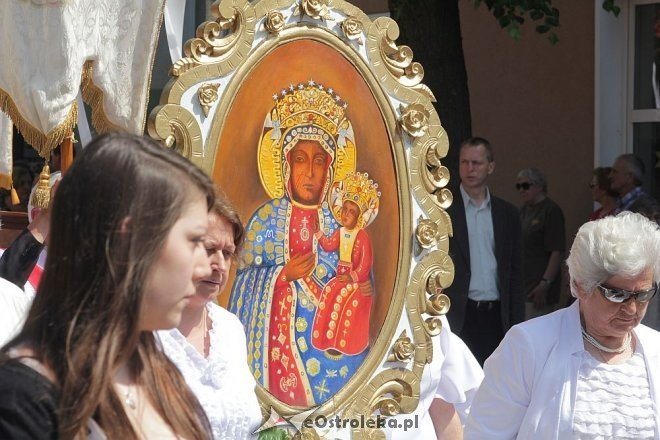 Boże Ciało - procesja w sanktuarium pw. św. Antoniego Padewskiego [30.05.2013] - zdjęcie #6 - eOstroleka.pl