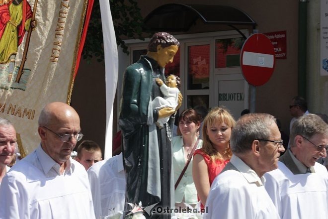 Boże Ciało - procesja w sanktuarium pw. św. Antoniego Padewskiego [30.05.2013] - zdjęcie #11 - eOstroleka.pl