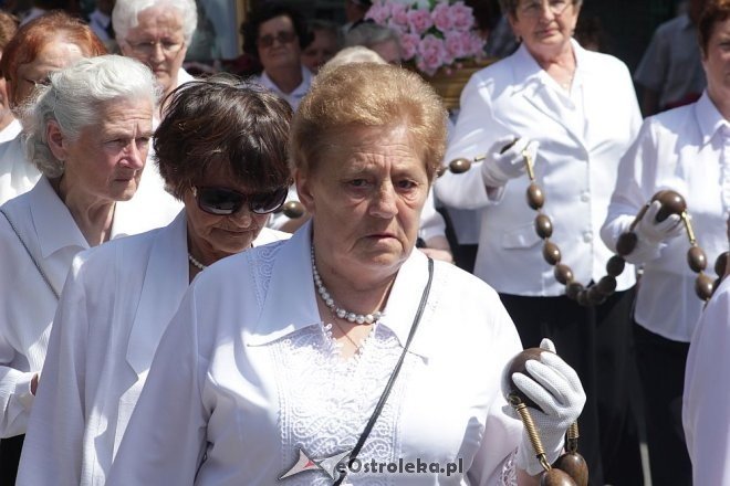 Boże Ciało - procesja w sanktuarium pw. św. Antoniego Padewskiego [30.05.2013] - zdjęcie #17 - eOstroleka.pl