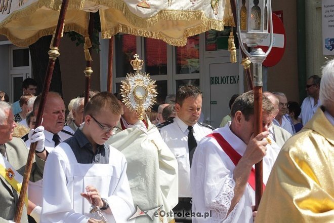 Boże Ciało - procesja w sanktuarium pw. św. Antoniego Padewskiego [30.05.2013] - zdjęcie #37 - eOstroleka.pl